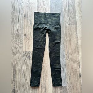 SPANX Camouflage Seamless Leggings Medium